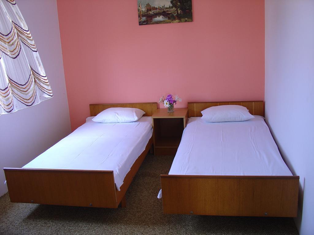 Apartments And Rooms Mirjana Bibinje Oda fotoğraf