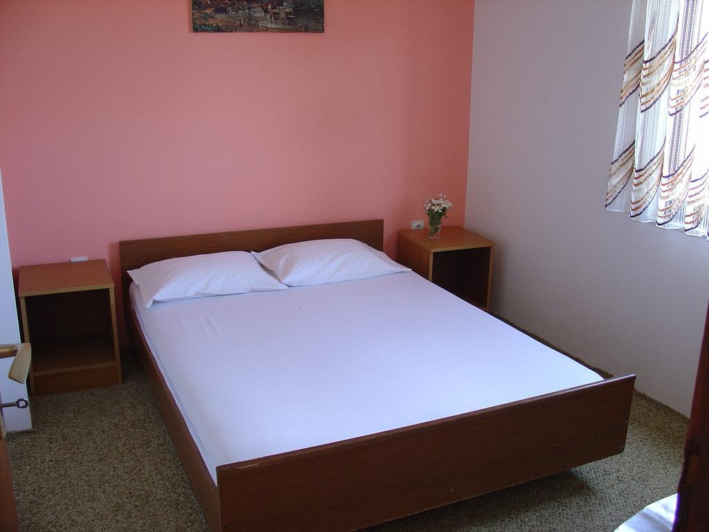 Apartments And Rooms Mirjana Bibinje Oda fotoğraf